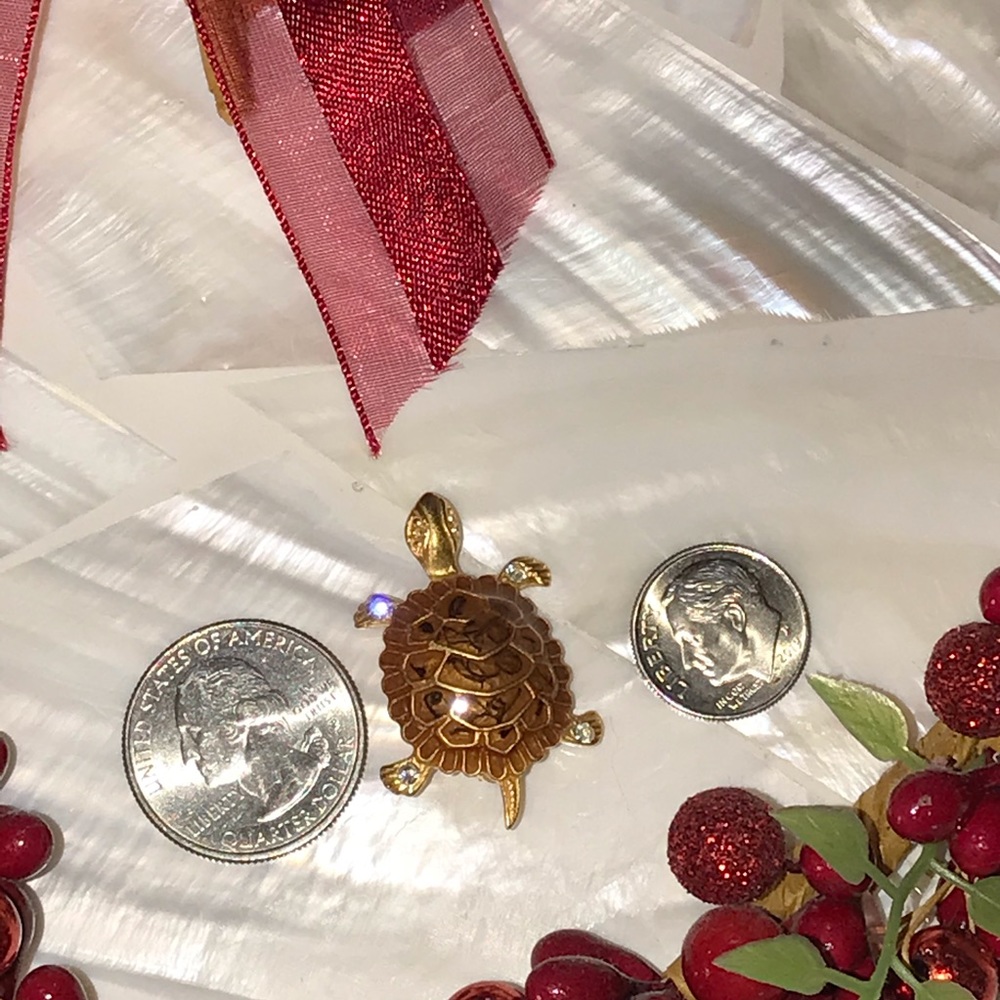 Mini Turtle brooch - Picture 5 of 8